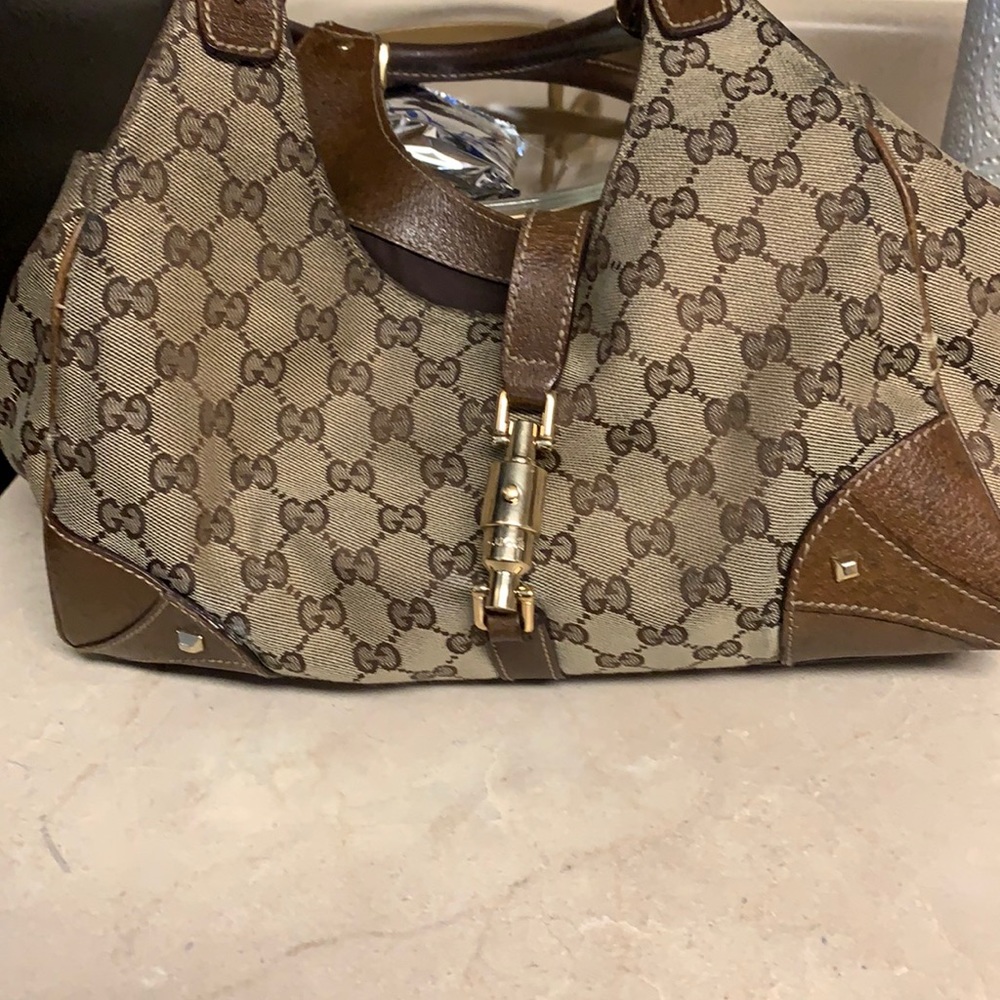 Authentic Gucci hobo bag (used- good condition)